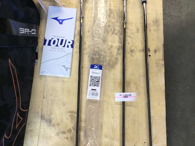 Golftas en 3 clubs en handschoenen - afbeelding 3 van  7