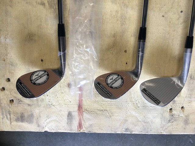 Golftas en 3 clubs en handschoenen - afbeelding 5 van  7