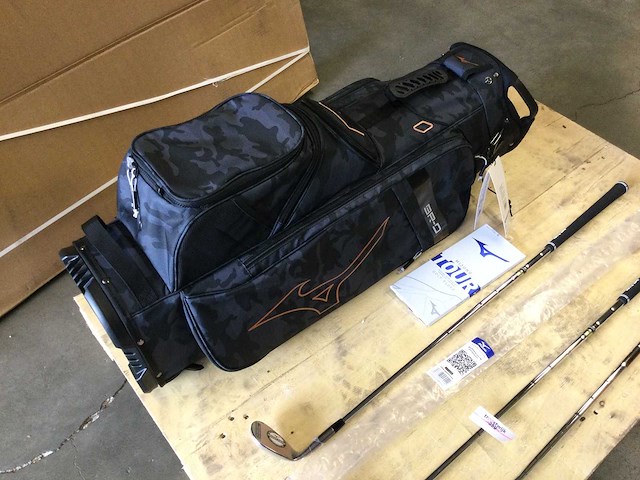 Golftas en 3 clubs en handschoenen - afbeelding 6 van  7