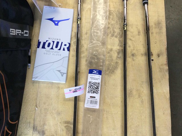 Golftas en 3 clubs en handschoenen - afbeelding 3 van  7