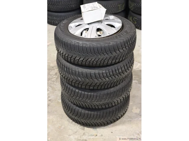 Good year autobanden met stalen velg - 175/70r13-82t - m+s - 4 stuks - afbeelding 1 van  8