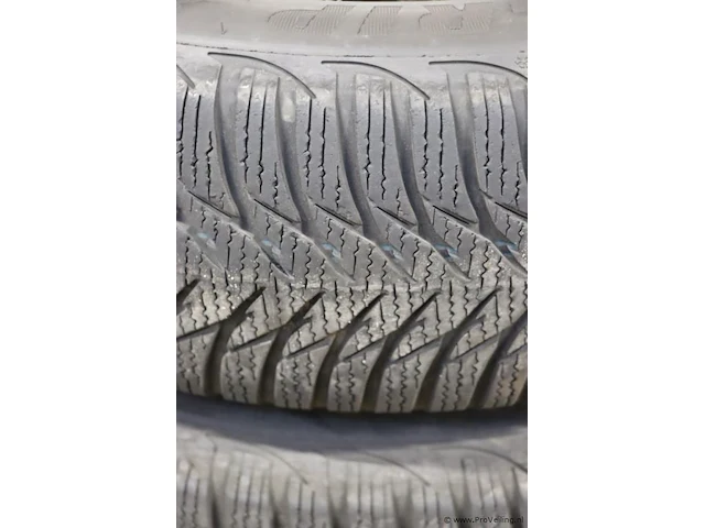 Good year autobanden met stalen velg - 175/70r13-82t - m+s - 4 stuks - afbeelding 2 van  8