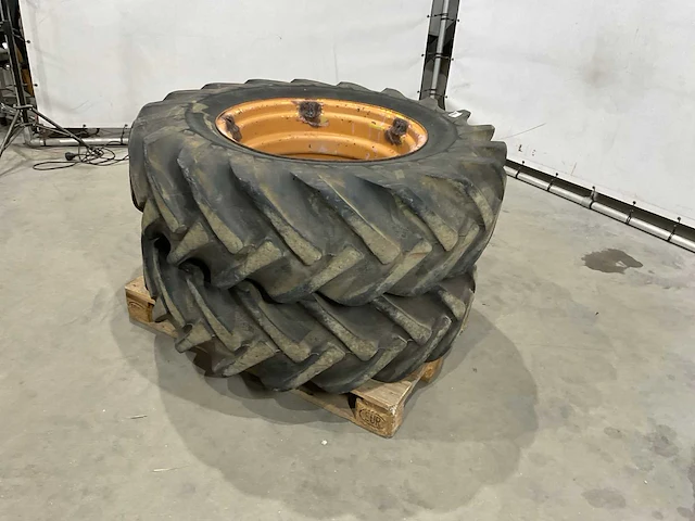 Good year tractor band (2x) - afbeelding 1 van  7