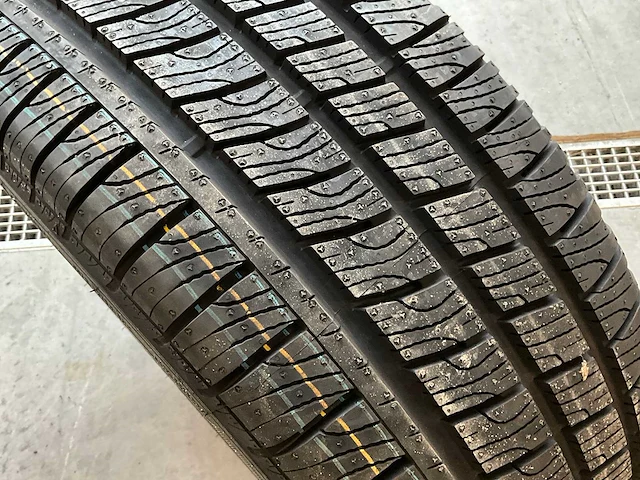 Goodyear "cargo vector" 225/55 r17 - afbeelding 2 van  6
