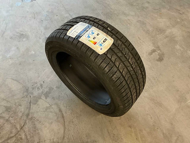 Goodyear "quatrac 5" 245/45 r17 - afbeelding 1 van  4