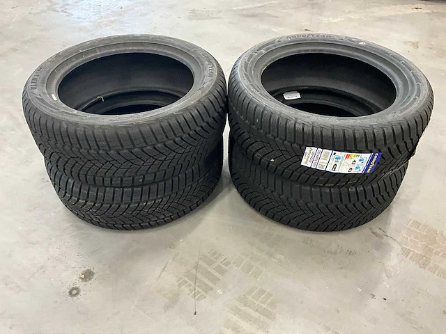 Goodyear "ultra grip" 235/50 r18 (4x) - afbeelding 1 van  7