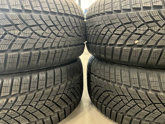 Goodyear "ultra grip" 235/50 r18 (4x) - afbeelding 2 van  7