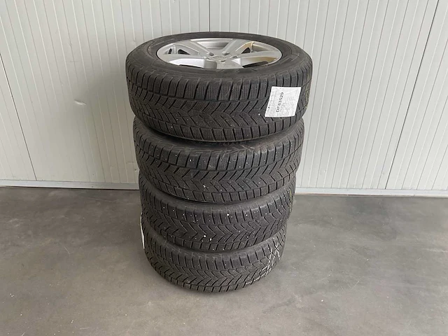 Goodyear ultra grip performance+ suv winterbanden 5x 150 - afbeelding 1 van  3