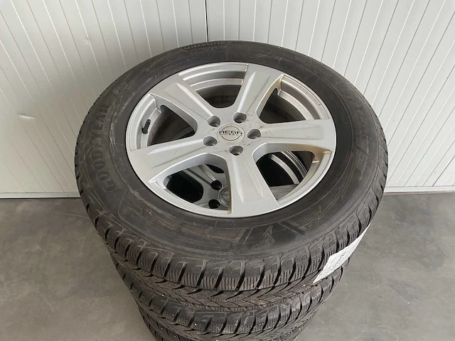 Goodyear ultra grip performance+ suv winterbanden 5x 150 - afbeelding 2 van  3