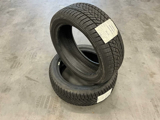 Goodyear "ultragrip" 205/50 r17 (2x) - afbeelding 1 van  4