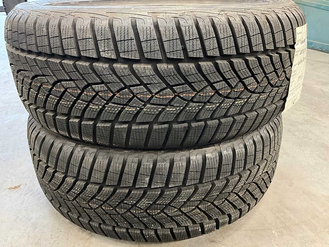 Goodyear "ultragrip" 205/50 r17 (2x) - afbeelding 4 van  4