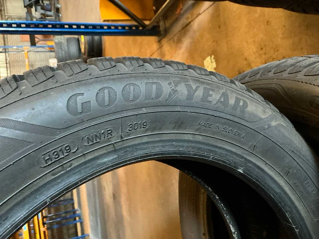Goodyear ultragrip winterband 195/55r16 (4x) - afbeelding 3 van  4