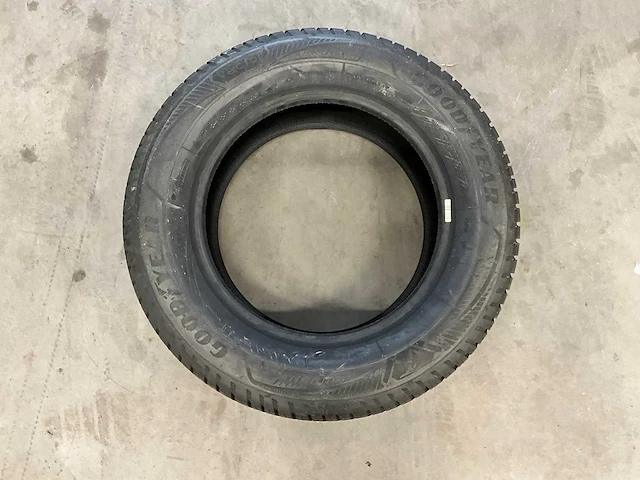 Goodyear "vector 4 seasons" 235/60 r17 - afbeelding 3 van  4