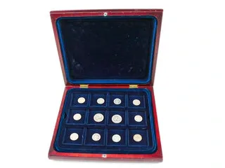 Goud baren, zilveren ringen, nederlandse bankbiljetten, romeinse munten, postzegelcollecties, swarovski, gouden munten