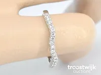 Gouden aanschuifring met diamanten - afbeelding 2 van  8