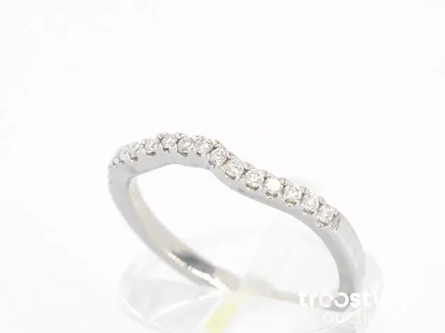 Gouden aanschuifring met diamanten - afbeelding 3 van  8