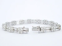 Gouden armband met briljant en baguette geslepen diamanten - afbeelding 5 van  10