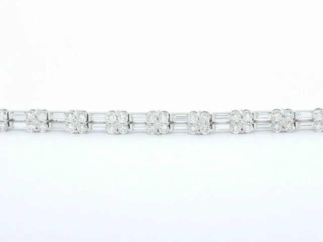 Gouden armband met briljant en baguette geslepen diamanten - afbeelding 6 van  10