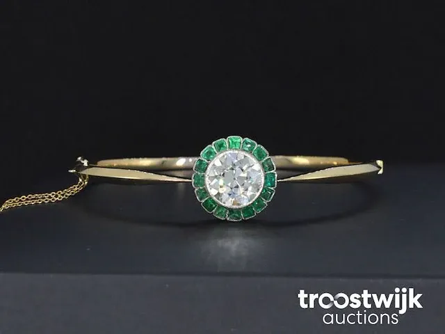 Gouden armband met diamanten en smaragden - afbeelding 1 van  4