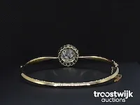 Gouden armband met diamanten en smaragden - afbeelding 2 van  4