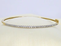 Gouden bangle armband met natuurlijke briljant geslepen diamanten - afbeelding 1 van  10