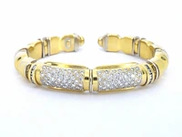 Gouden brede bangle armband met hoge kwaliteit aan diamanten - afbeelding 1 van  7