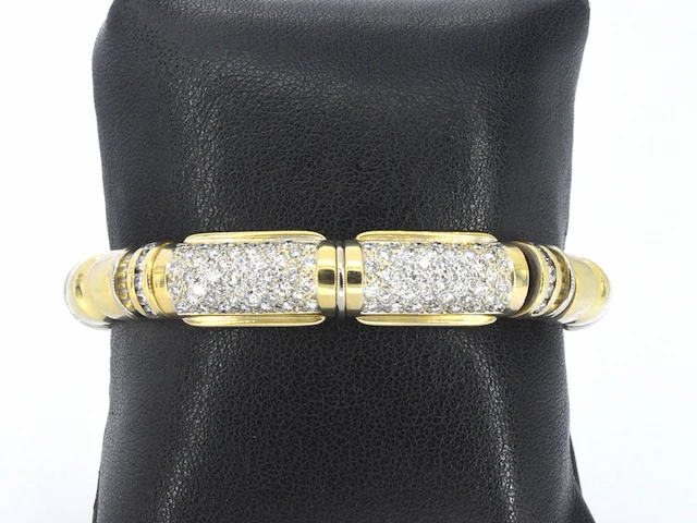 Gouden brede bangle armband met hoge kwaliteit aan diamanten - afbeelding 2 van  7