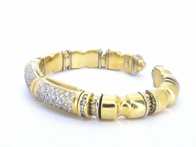 Gouden brede bangle armband met hoge kwaliteit aan diamanten - afbeelding 3 van  7