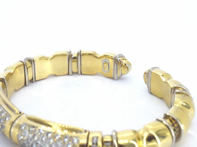 Gouden brede bangle armband met hoge kwaliteit aan diamanten - afbeelding 5 van  7