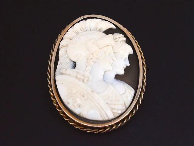 Gouden broche met camee - afbeelding 1 van  5