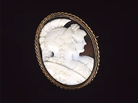 Gouden broche met camee - afbeelding 2 van  5