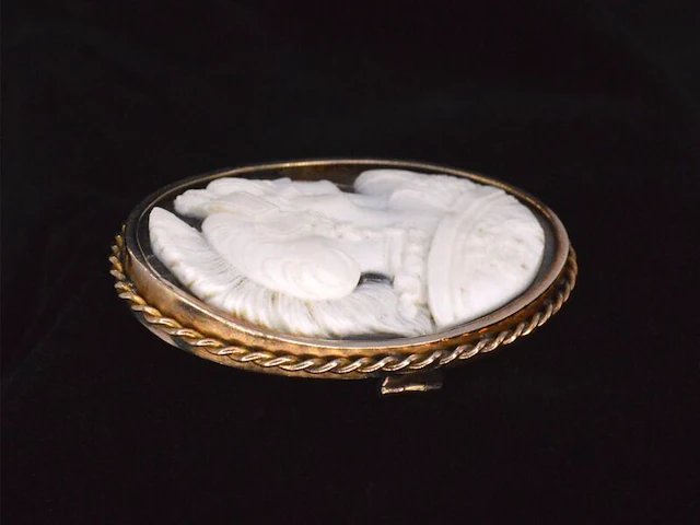 Gouden broche met camee - afbeelding 3 van  5