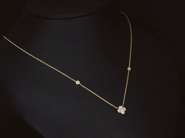 Gouden collier met diamanten hanger klaver vier - afbeelding 1 van  8