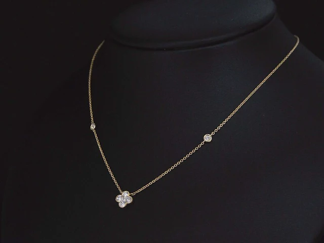 Gouden collier met diamanten hanger klaver vier - afbeelding 3 van  8