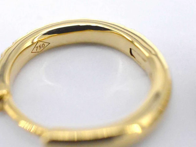 Gouden creolen diamant - afbeelding 8 van  8