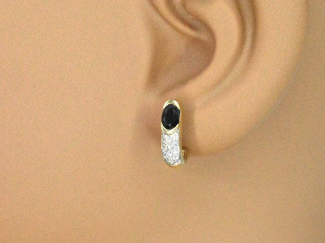 Gouden creolen met briljant geslepen natuurlijke diamanten en natuurlijke blauwe saffieren - afbeelding 2 van  8