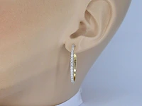 Gouden creolen oorbellen met diamanten - afbeelding 2 van  9