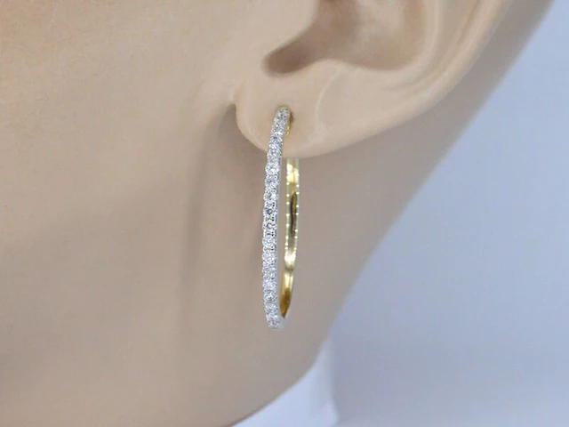 Gouden creolen oorbellen met diamanten - afbeelding 3 van  9