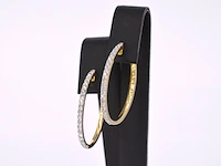 Gouden creolen oorbellen met diamanten - afbeelding 4 van  9