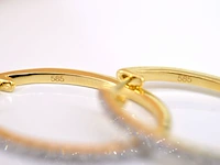 Gouden creolen oorbellen met diamanten - afbeelding 7 van  9