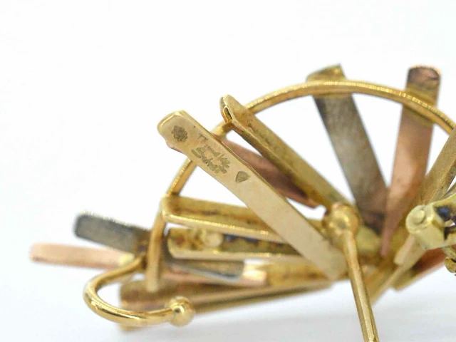 Gouden design oorbellen van anneke schat - afbeelding 2 van  12