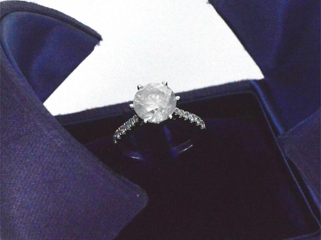 Gouden diamanten solitair ring met een grote diamant van 3.00 carat en kleine diamanten - afbeelding 6 van  12