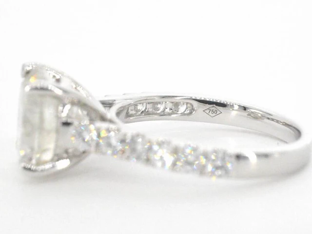 Gouden diamanten solitair ring met een grote diamant van 4.00 carat en kleine diamanten - afbeelding 7 van  9