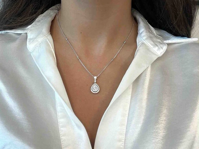 Gouden druppelvormige hanger en collier vol met diamanten - afbeelding 4 van  11