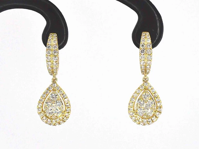Gouden druppelvormige oorhangers met briljant geslepen diamanten - afbeelding 1 van  11