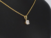 Gouden entourage hanger met briljant geslepen diamanten, excl. ketting - afbeelding 4 van  8