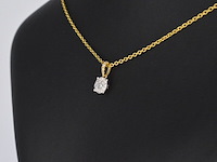 Gouden entourage hanger met briljant geslepen diamanten, excl. ketting - afbeelding 3 van  7