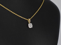 Gouden entourage hanger met briljant geslepen diamanten, excl. ketting - afbeelding 4 van  7