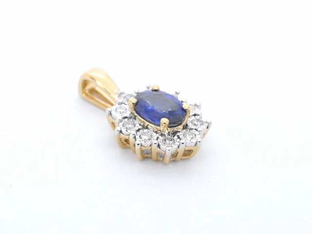 Gouden entourage hanger met diamanten en saffier, excl. ketting - afbeelding 6 van  9