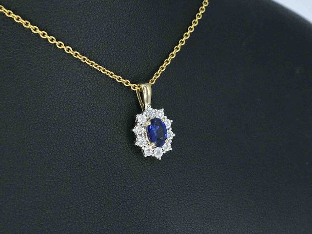 Gouden entourage hanger met diamanten en saffier, excl. ketting - afbeelding 4 van  7